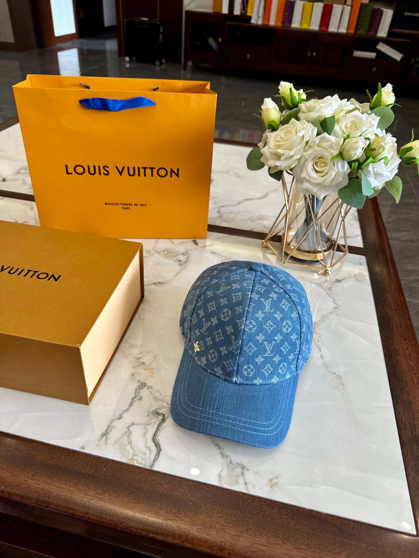 LV hat model 33